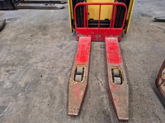 Stand-on pallet stacker Hyster S1.5S