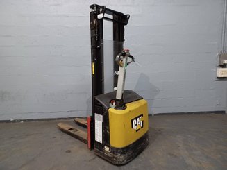 Pedestrian pallet stacker Caterpillar NSP12N