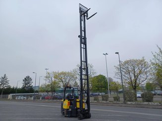 Articulated forklift Aisle Master 20whe