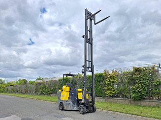 Articulated forklift Aisle Master 20SE