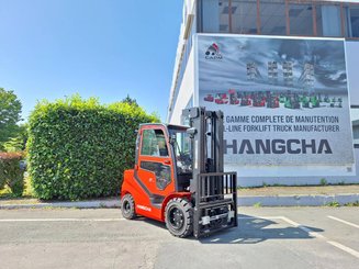 Four wheel front forklift Hangcha XF35D-2 (CPCD35-X2H7F1)