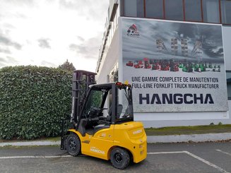 Four wheel front forklift Hangcha XE25Hi ( CPD25-XEY2H2-SI )