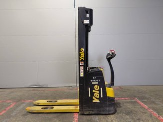 Pallet stacker Yale MS12AC