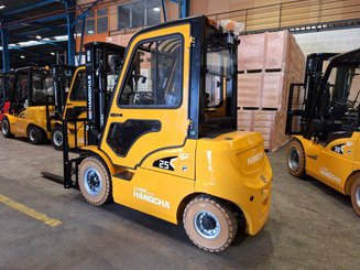 Four wheel front forklift Hangcha XE25i (CPD25-XEY2-SI)