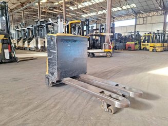 Pedestrian pallet truck Caterpillar NPP20N