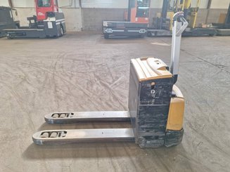 Pedestrian pallet truck Caterpillar NPP20N