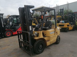 Four wheel front forklift Caterpillar GP25K