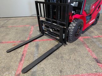 Four wheel front forklift Hangcha XF25D-2 (CPCD25-X2H7F1)