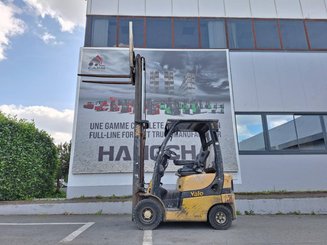 Four wheel front forklift Yale gdp16vx