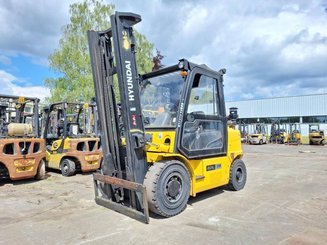 Four wheel front forklift Hyundai 40L-7A - 1