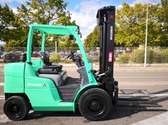 Four wheel front forklift Mitsubishi FD40N
