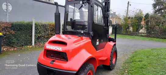All-terrain forklift Hangcha TT30-2