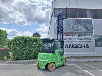 Four wheel front forklift Hangcha XC50i-600