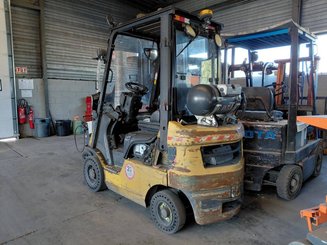 Four wheel front forklift Caterpillar GP18NTD