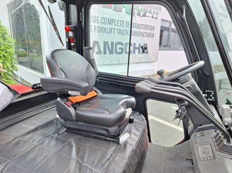 Four wheel front forklift Hangcha XF55G - 11