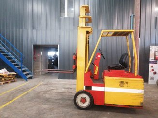 Three wheel front forklift Peg F2050EB