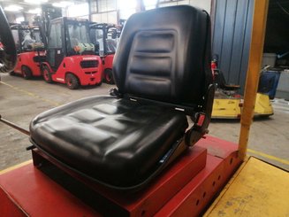 Three wheel front forklift Peg F2050EB