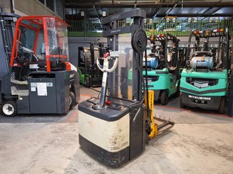 Pedestrian pallet stacker Crown WE2300-16 - 3