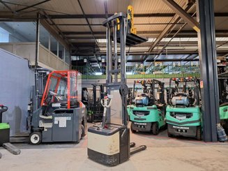 Pedestrian pallet stacker Crown WE2300-16 - 9