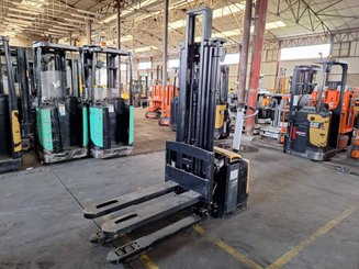 Pedestrian pallet stacker Caterpillar NSP16NI
