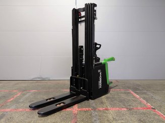 Stacker truck with folding platform Hangcha CDD20-XT1S-Si