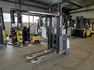Pedestrian pallet stacker Crown ESI4000-12