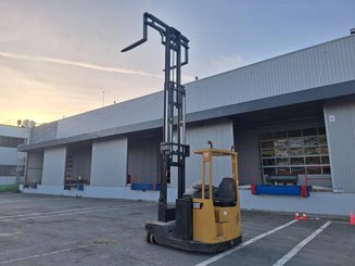 Multi-directional retractable mast reach truck Caterpillar NRM20K