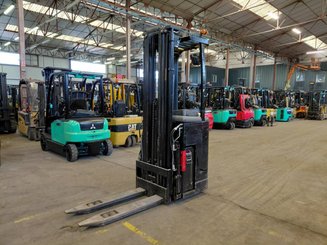 Stand-on pallet stacker Caterpillar NSR16N