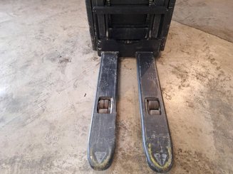 Pedestrian pallet stacker Crown ES4000-1.6 - 12
