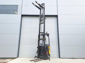 Stand-on pallet stacker Caterpillar NSR20N