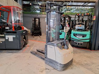 Pedestrian pallet stacker Crown ES4000-1.6 - 4