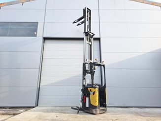 Stand-on pallet stacker Caterpillar NSR20N