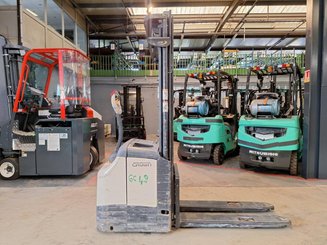 Pedestrian pallet stacker Crown ES4000-1.6