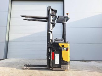 Stand-on pallet stacker Caterpillar NSR20N