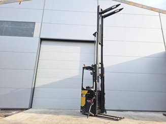 Stand-on pallet stacker Caterpillar NSR20N