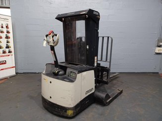 Straddle stacker Crown SHR5540-1.6 - 4