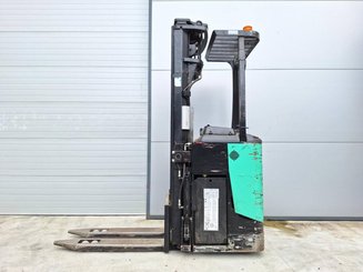 Stand-on pallet stacker Caterpillar NSR20N