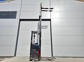 Stand-on pallet stacker Caterpillar NSR16NI
