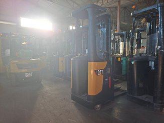 Stand-on pallet stacker Caterpillar NSR16NI