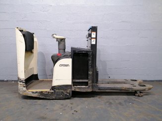 Stacker truck with folding platform Crown DT3040