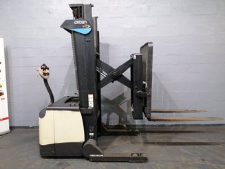 Straddle stacker Crown SHR5540-1.6