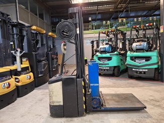 Pedestrian pallet stacker Crown WE2300-16 - 2