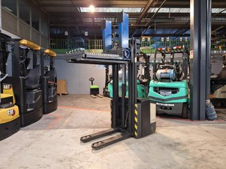 Pedestrian pallet stacker Crown WE2300-16 - 12