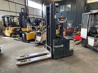 Pedestrian pallet stacker Crown WE2300-16