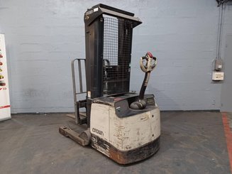 Pallet stacker Crown SHR5540-1.6
