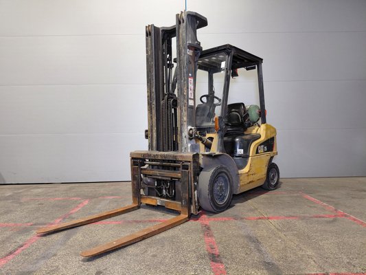 Four wheel front forklift Caterpillar GP25NTD - 1