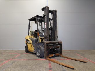 Four wheel front forklift Caterpillar GP25NTD - 1