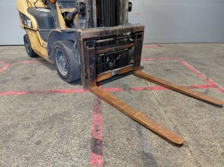 Four wheel front forklift Caterpillar GP25NTD - 6