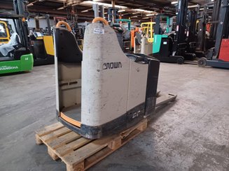 Pedestrian pallet truck Crown WT3040 2.00