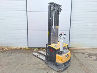Pedestrian pallet stacker Caterpillar NSP16N2